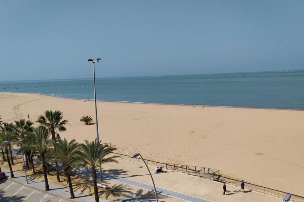 Apartamento En Primera Linea De Playa Sanlucar de Barrameda Luaran gambar